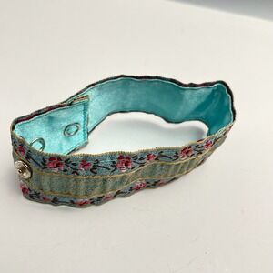 Vintage 90s Embroidered Floral Ribbon Bracelet Classic Boho Fashion Jewelry